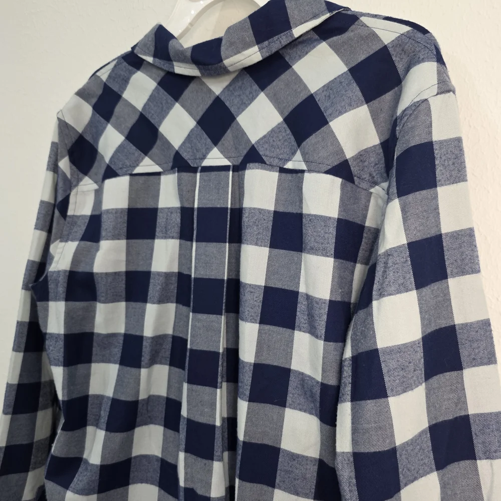 Vineyard Vines Navy and White Plaid Shirt - Picture 13 of 14